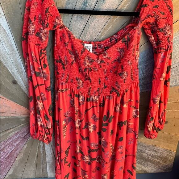 Free People off the shoulder smocked floral boho mini dress size medium - Picture 2 of 5